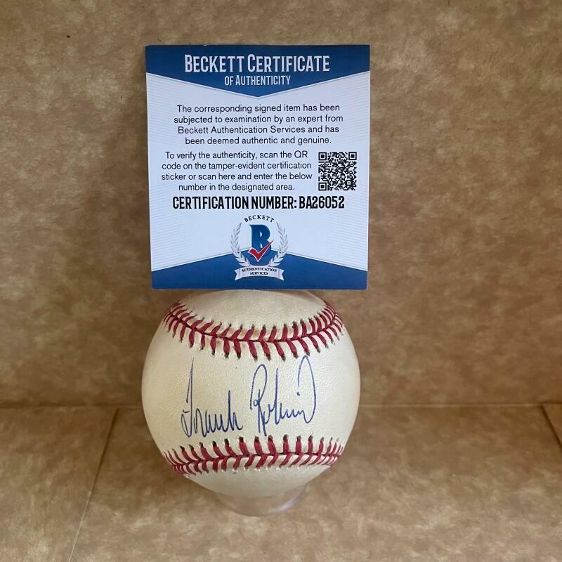 FRANK ROBINSON ORIOLES SIGNED AUTO VINTAGE A.L. BASEBALL BECKETT BA26052