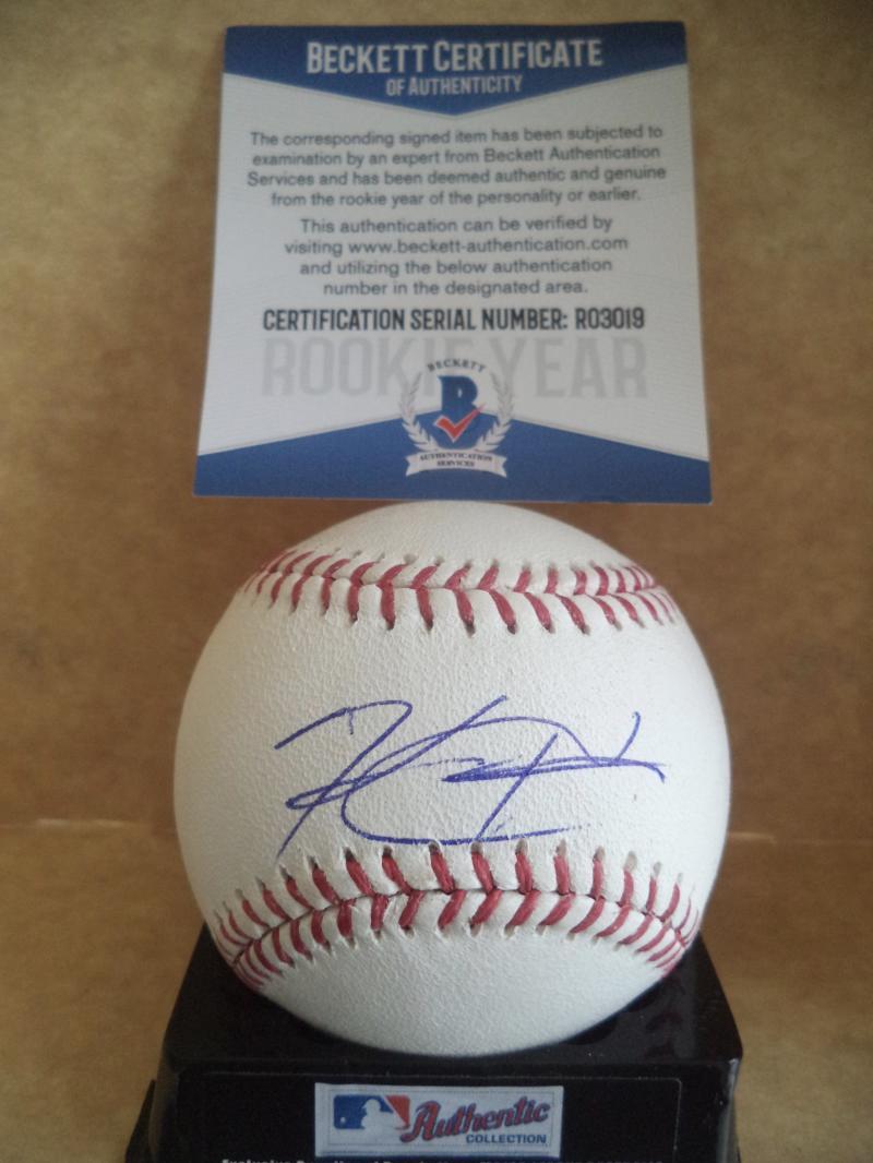 KYLE HOLDER NEW YORK YANKEES ROOKIE YEAR SIGNED ML BASEBALL BECKETT R03019