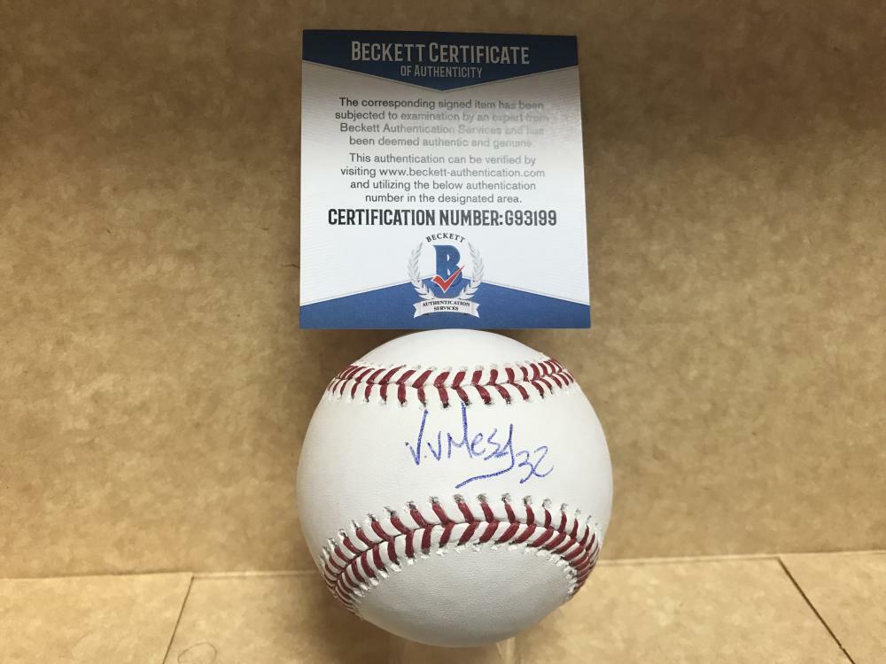 VICTOR VICTOR MESA MIAMI MARLINS SIGNED M.L. BASEBALL BECKETT G93199