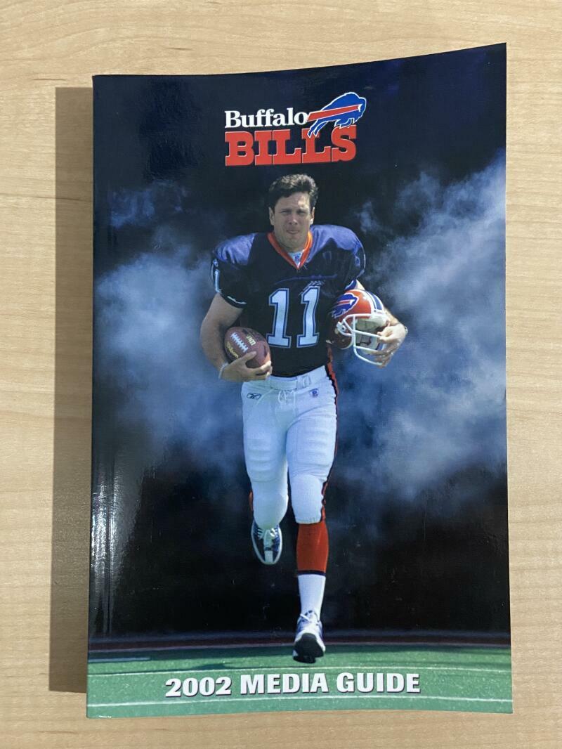 2002 BUFFALO BILLS MEDIA GUIDE WITH DREW BLEDSOE 329 PAGES COLLECTIBLE MEMORABILIA