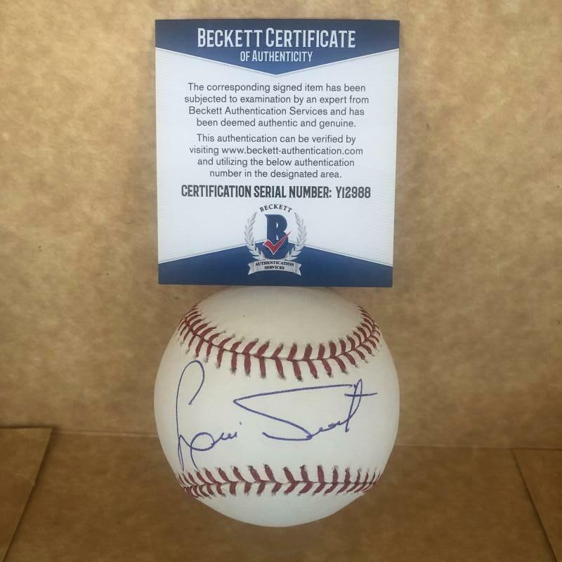 LUIS TIANT BOSTON RED SOX SIGNED AUTOGRAPHED M.L. BASEBALL BECKETT Y12988