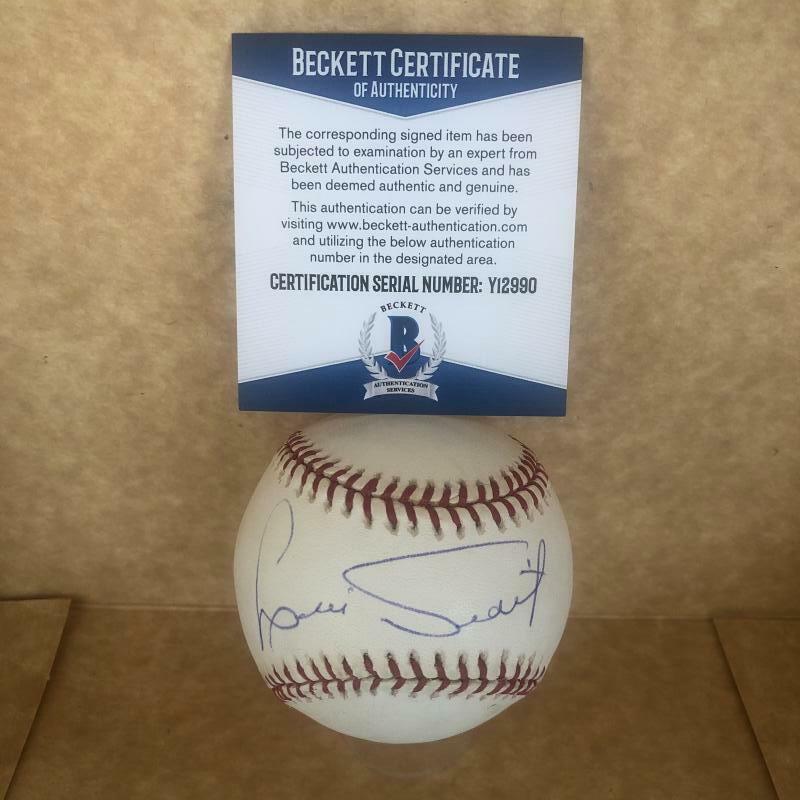 LUIS TIANT BOSTON RED SOX SIGNED AUTOGRAPHED M.L. BASEBALL BECKETT Y12990
