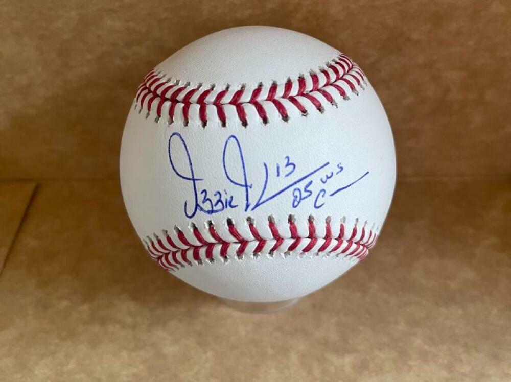 OZZIE GUILLEN CHICAGO WHITE SOX 05 WS CHAMPS SIGNED M.L. BASEBALL BECKETT WITN