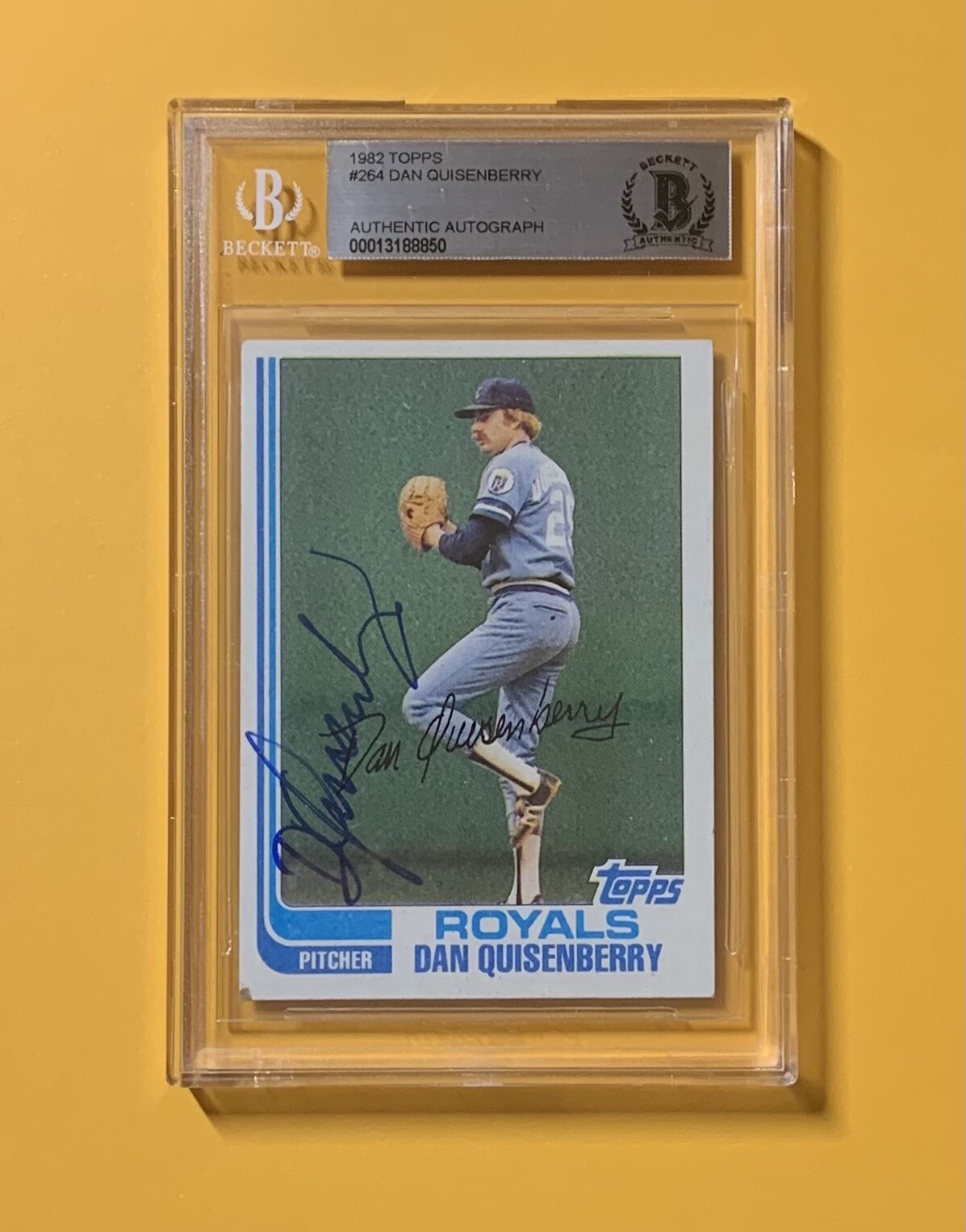 1992 TOPPS DAN QUISENBERRY #264 AUTHENTIC AUTO BECKETT CERTIFIED ROYALS