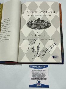 DANIEL RADCLIFFE SIGNED HARRY POTTER AND THE SORCERER’S STONE BOOK BECKETT 13 COLLECTIBLE MEMORABILIA