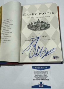 DANIEL RADCLIFFE SIGNED HARRY POTTER AND THE SORCERER’S STONE BOOK BECKETT 17 COLLECTIBLE MEMORABILIA