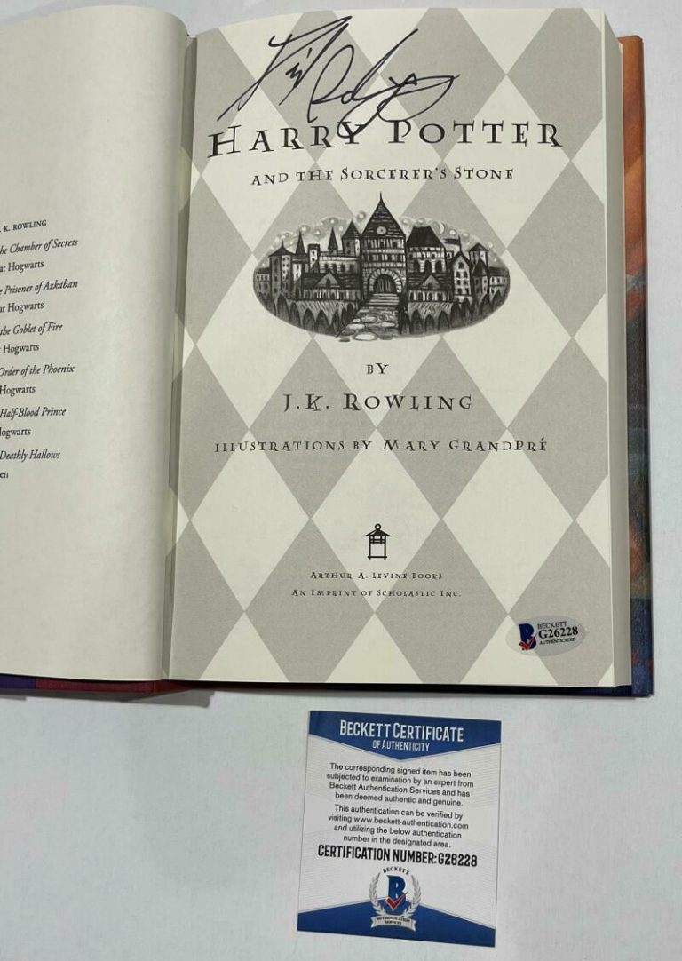 DANIEL RADCLIFFE SIGNED HARRY POTTER AND THE SORCERER’S STONE BOOK BECKETT 2 COLLECTIBLE MEMORABILIA