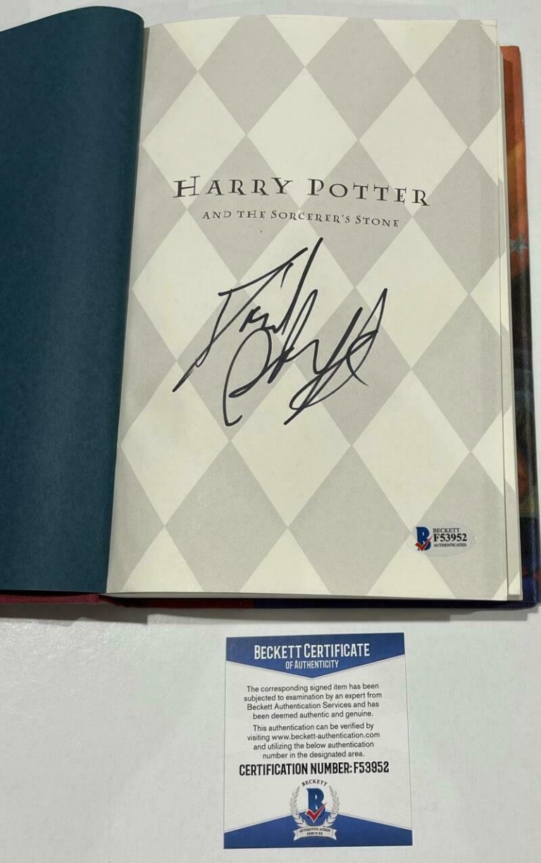 DANIEL RADCLIFFE SIGNED HARRY POTTER AND THE SORCERER’S STONE BOOK BECKETT 25 COLLECTIBLE MEMORABILIA