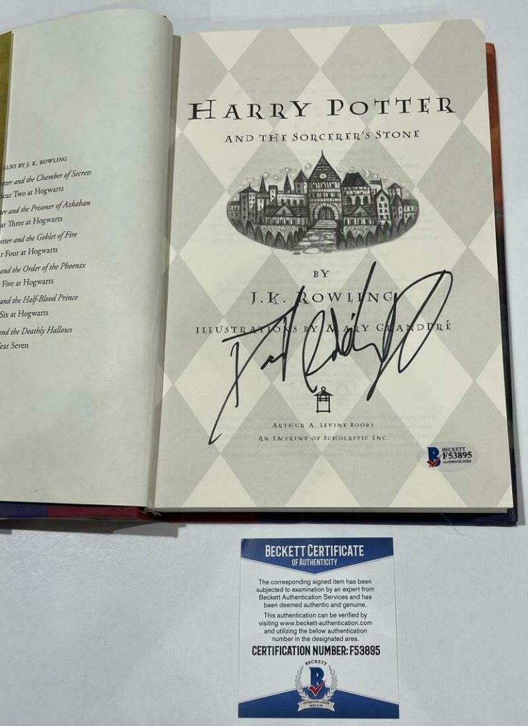 DANIEL RADCLIFFE SIGNED HARRY POTTER AND THE SORCERER’S STONE BOOK BECKETT 29 COLLECTIBLE MEMORABILIA