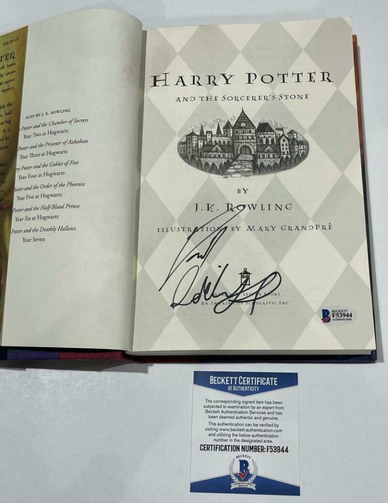 DANIEL RADCLIFFE SIGNED HARRY POTTER AND THE SORCERER’S STONE BOOK BECKETT 39 COLLECTIBLE MEMORABILIA