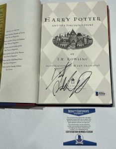 DANIEL RADCLIFFE SIGNED HARRY POTTER AND THE SORCERER’S STONE BOOK BECKETT 41 COLLECTIBLE MEMORABILIA