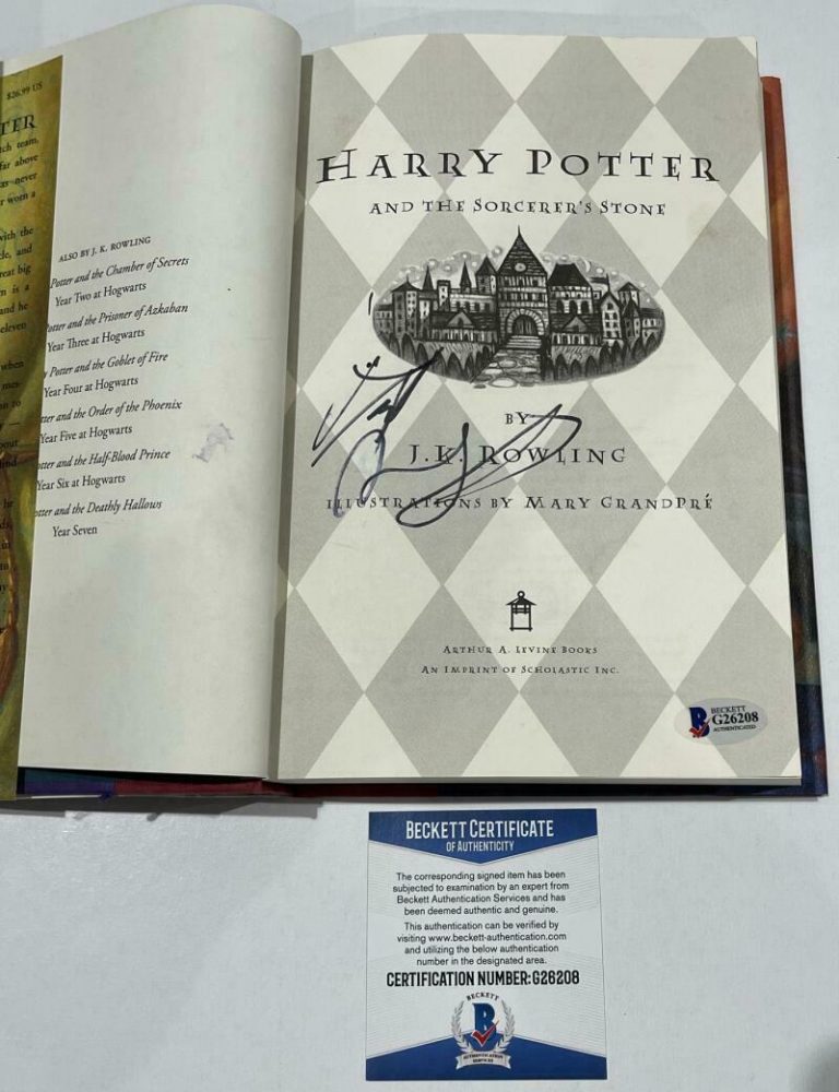 Daniel Radcliffe Signed Harry Potter And The Sorcerer S Stone Book Beckett 56 Autographia