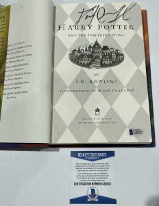 DANIEL RADCLIFFE SIGNED HARRY POTTER AND THE SORCERER’S STONE BOOK BECKETT 60 COLLECTIBLE MEMORABILIA