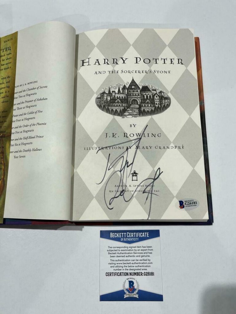 DANIEL RADCLIFFE SIGNED HARRY POTTER AND THE SORCERER’S STONE BOOK BECKETT 61 COLLECTIBLE MEMORABILIA