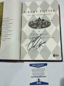 DANIEL RADCLIFFE SIGNED HARRY POTTER AND THE SORCERER’S STONE BOOK BECKETT 69 COLLECTIBLE MEMORABILIA