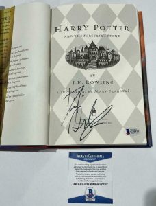 DANIEL RADCLIFFE SIGNED HARRY POTTER AND THE SORCERER’S STONE BOOK BECKETT 75 COLLECTIBLE MEMORABILIA