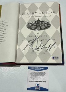 DANIEL RADCLIFFE SIGNED HARRY POTTER AND THE SORCERER’S STONE BOOK BECKETT 8 COLLECTIBLE MEMORABILIA