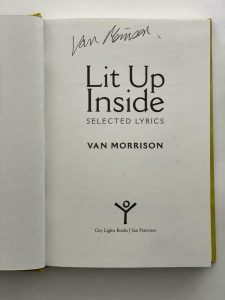 VAN MORRISON SIGNED AUTOGRAPH “LIT UP INSIDE” BOOK – MOONDANCE, VERY RARE W/ JSA COLLECTIBLE MEMORABILIA