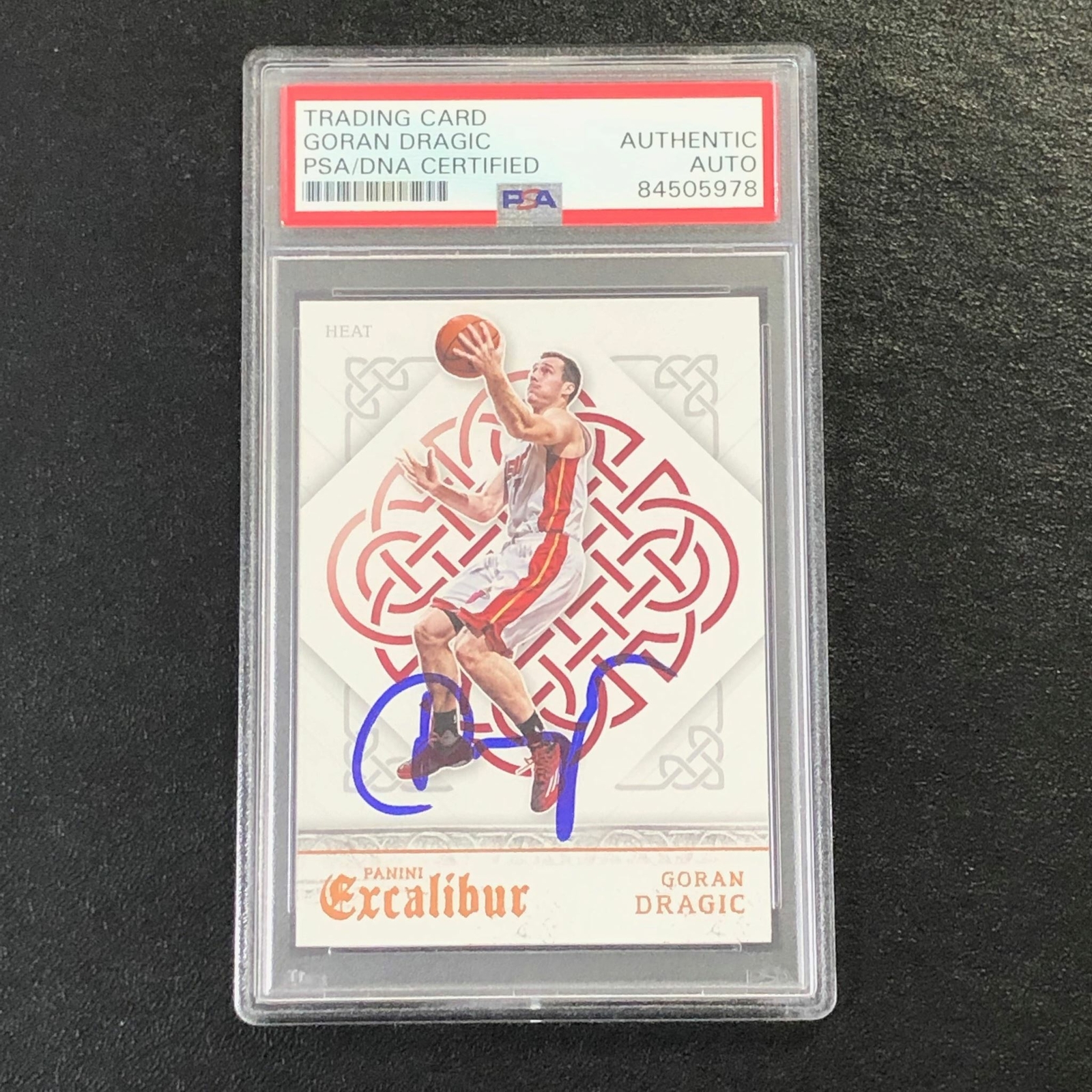 2015-16 Panini Excalibur #102 Goran Dragic Signed Card AUTO PSA/DNA Slabbed Heat