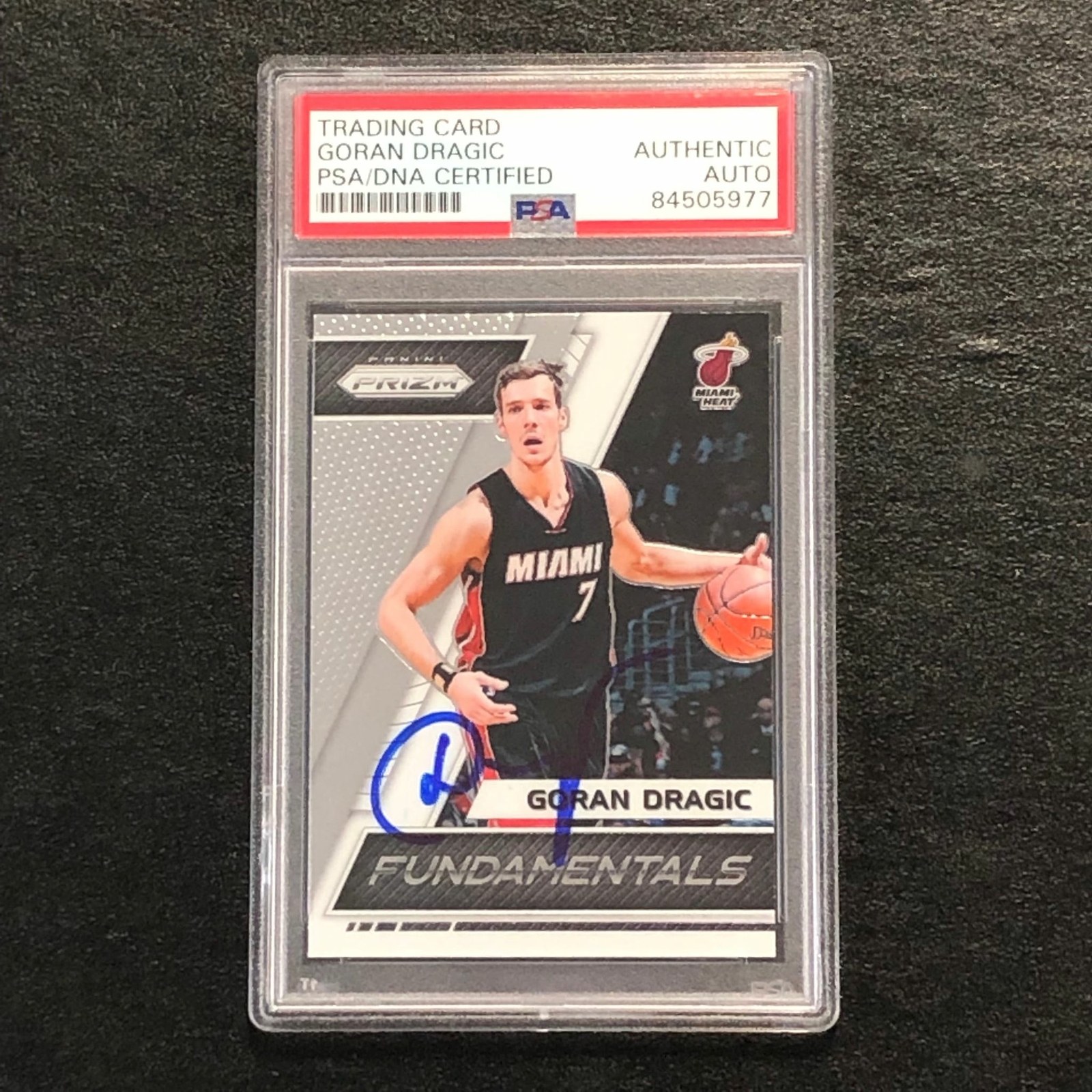 2017-18 Panini Prizm Fundamentals #42 Goran Dragic Signed Card AUTO PSA/DNA Slab