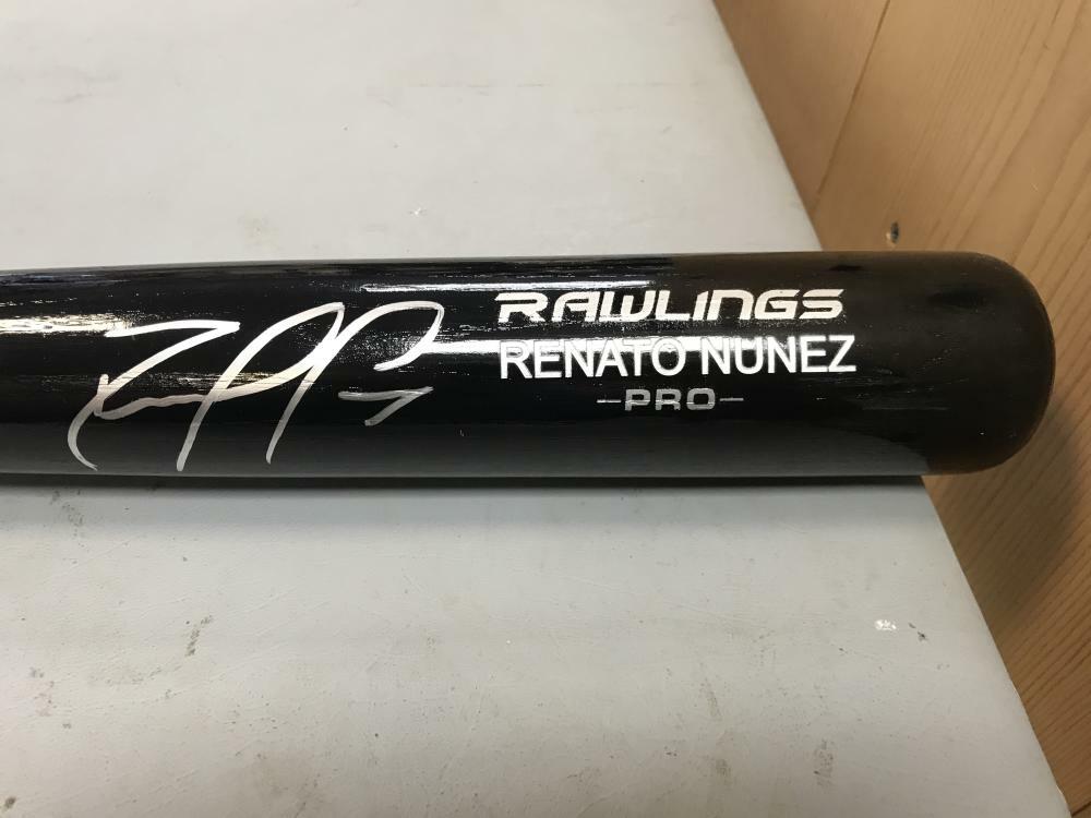 RENATO NUNEZ BALTIMORE ORIOLES SIGNED ENGRAVED BLACK RAWLINGS BAT PSA RG09994