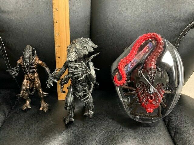 ALIEN MOVIE LOT OF 3 VINTAGE ACTION FIGURES XENOMORPH+FACE HUGGER+SCORPION COLLECTIBLE MEMORABILIA