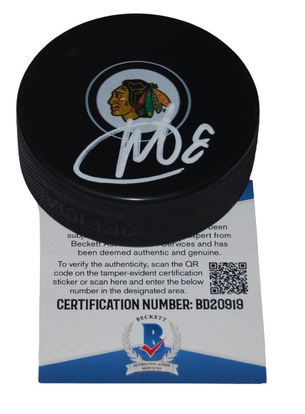 DOMINIK KUBALIK signed (CHICAGO BLACKHAWKS) Game hockey puck BECKETT BD20919
