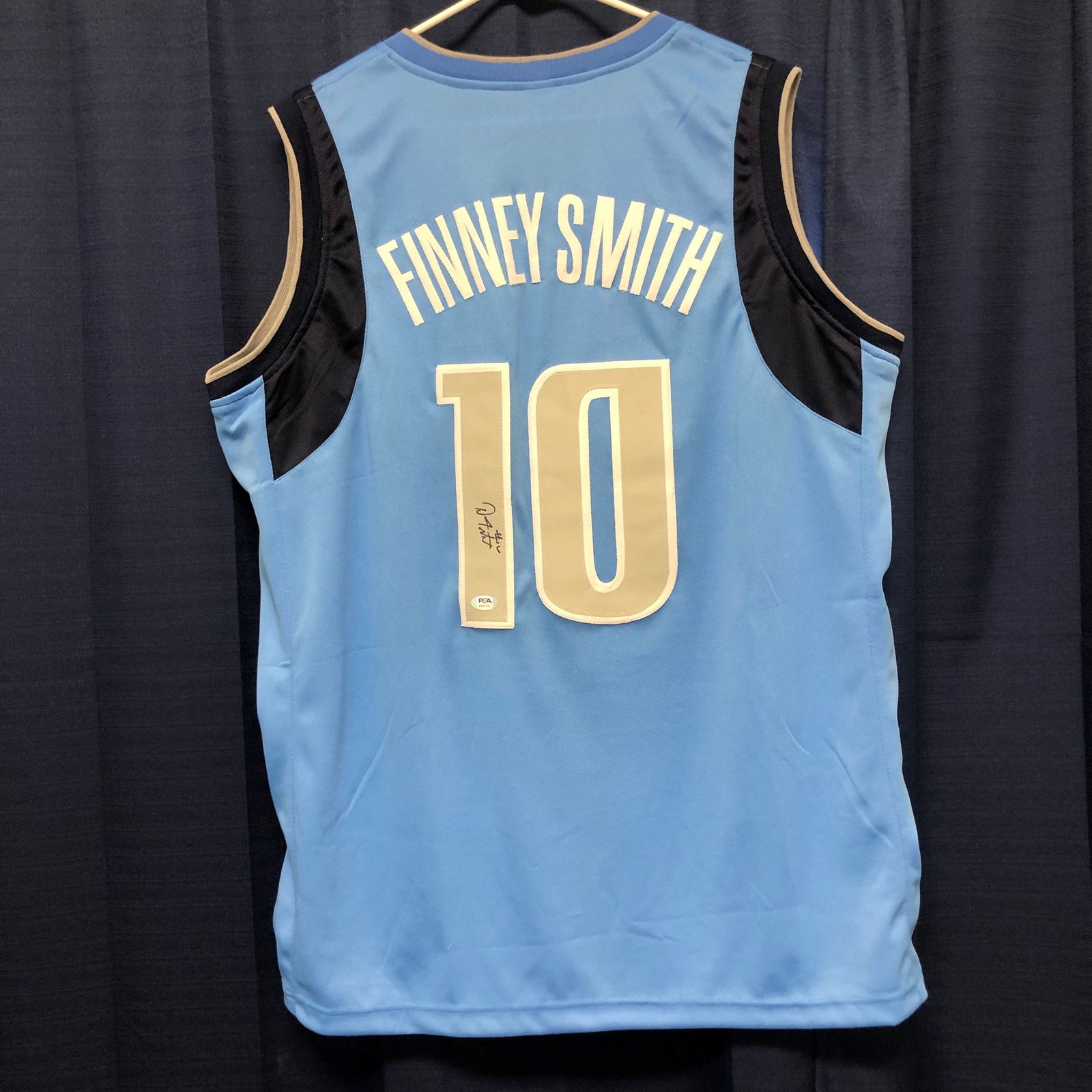 Dorian Finney-Smith signed jersey PSA/DNA Dallas Mavericks Autographed
