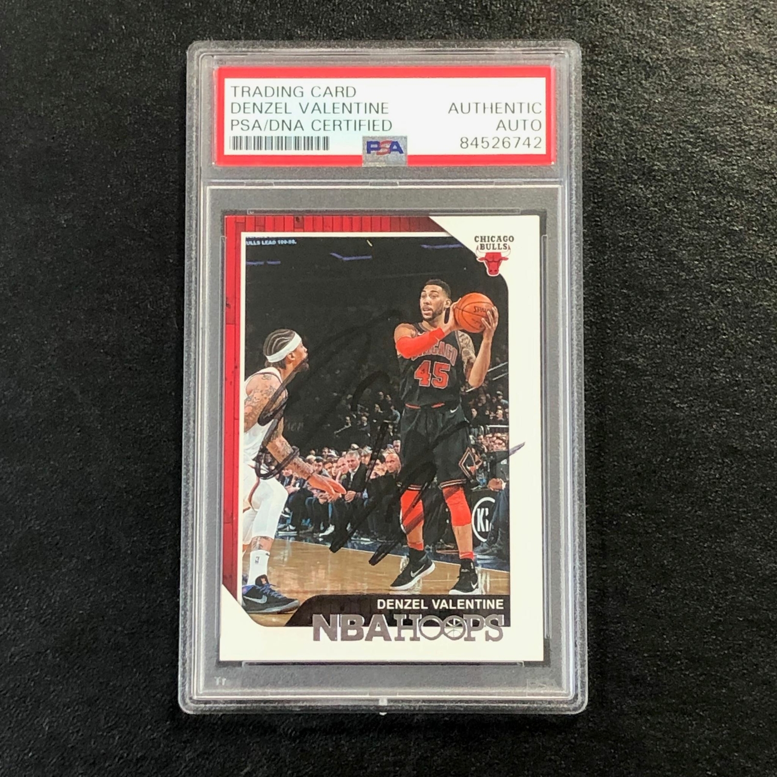 2018-19 NBA Hoops #224 Denzel Valentine Signed Card AUTO PSA Slabbed Bulls

