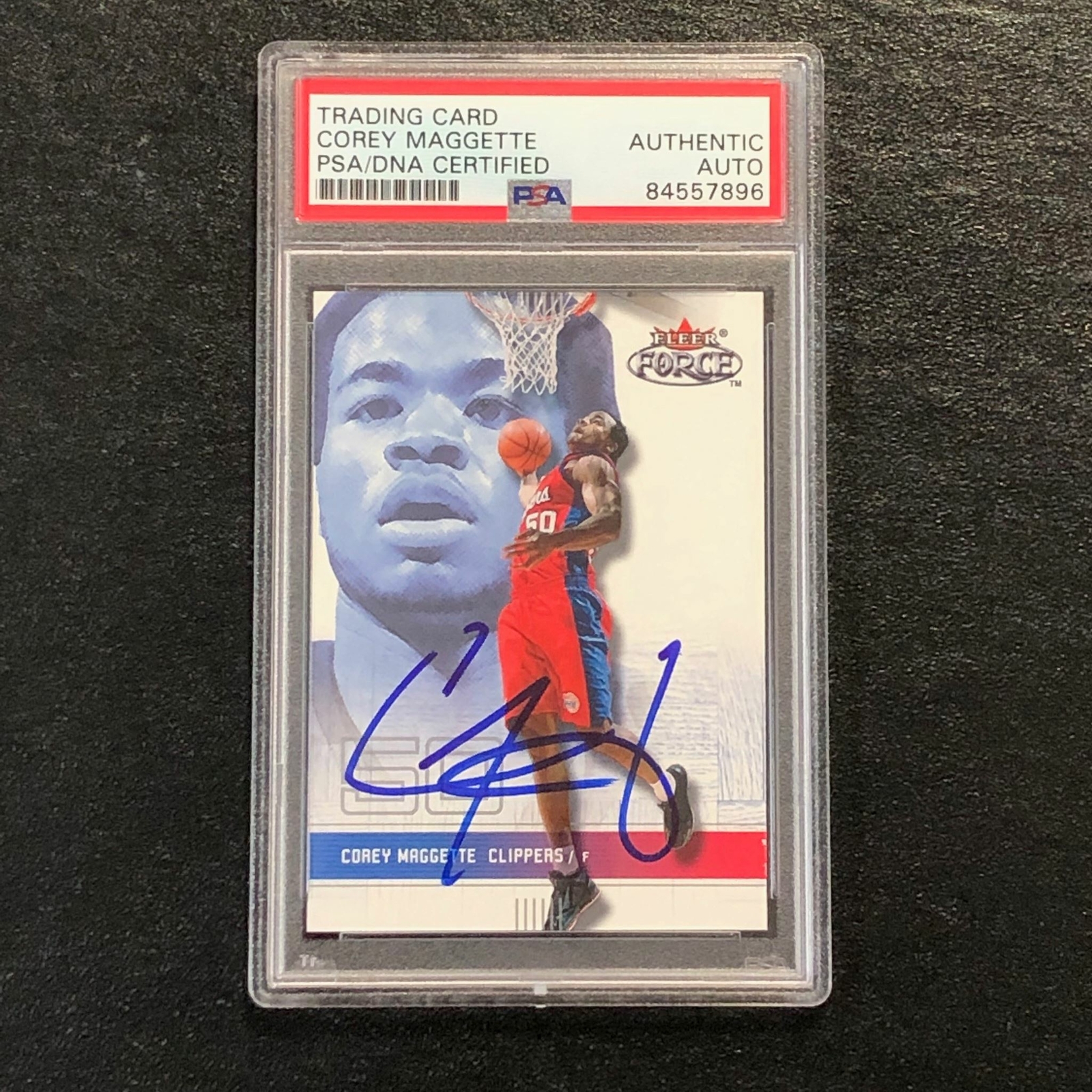 2001-02 Fleer Force #84 Corey Maggette Signed Card AUTO PSA Slabbed Clippers

