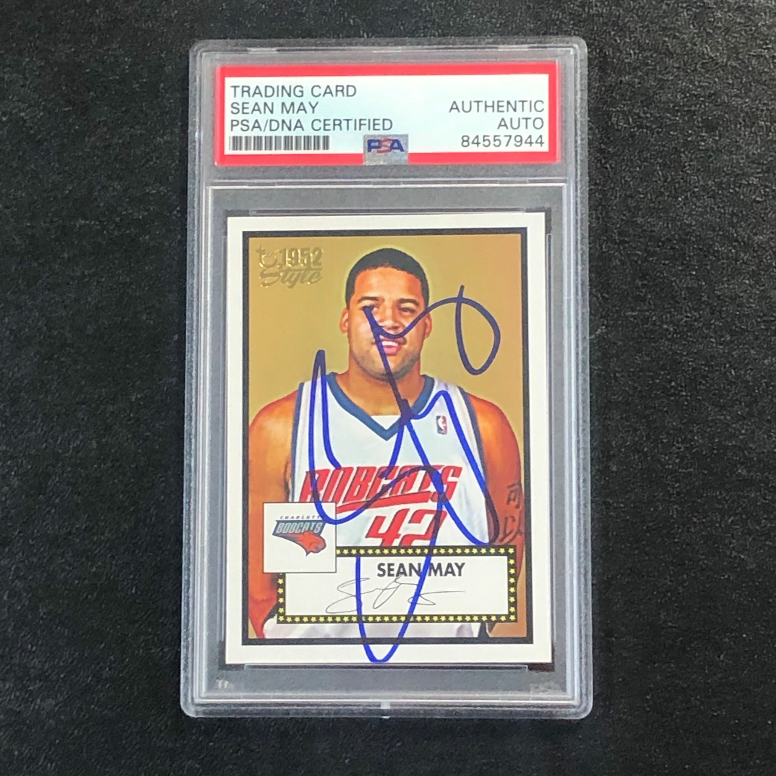 2005-06 Topps 1952 Style #156 Sean May Signed Card AUTO PSA/DNA Slabbed Bobcats
