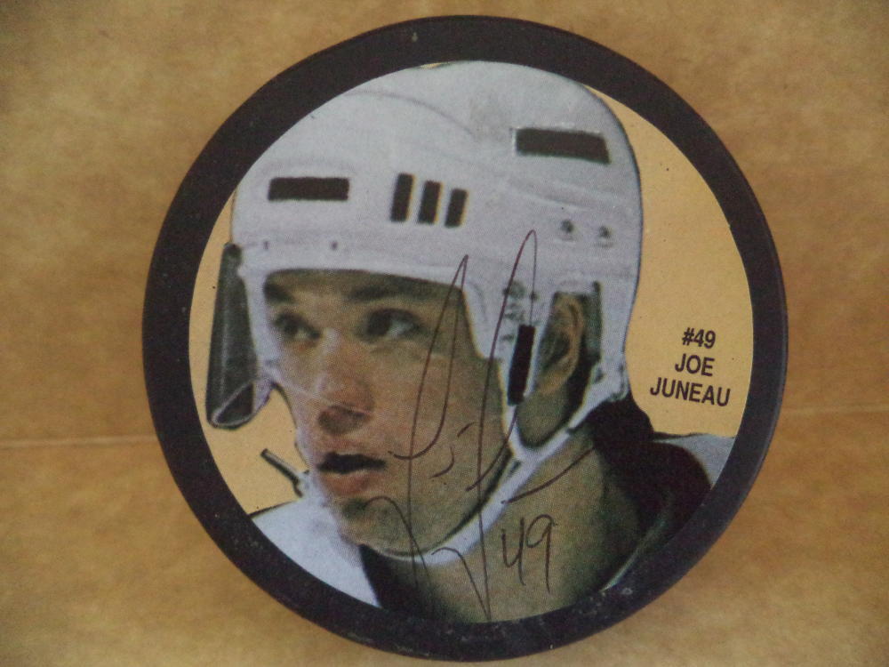 JOE JUNEAU BOSTON BRUINS SIGNED AUTOGRAPH VINTAGE PUCK W/COA
