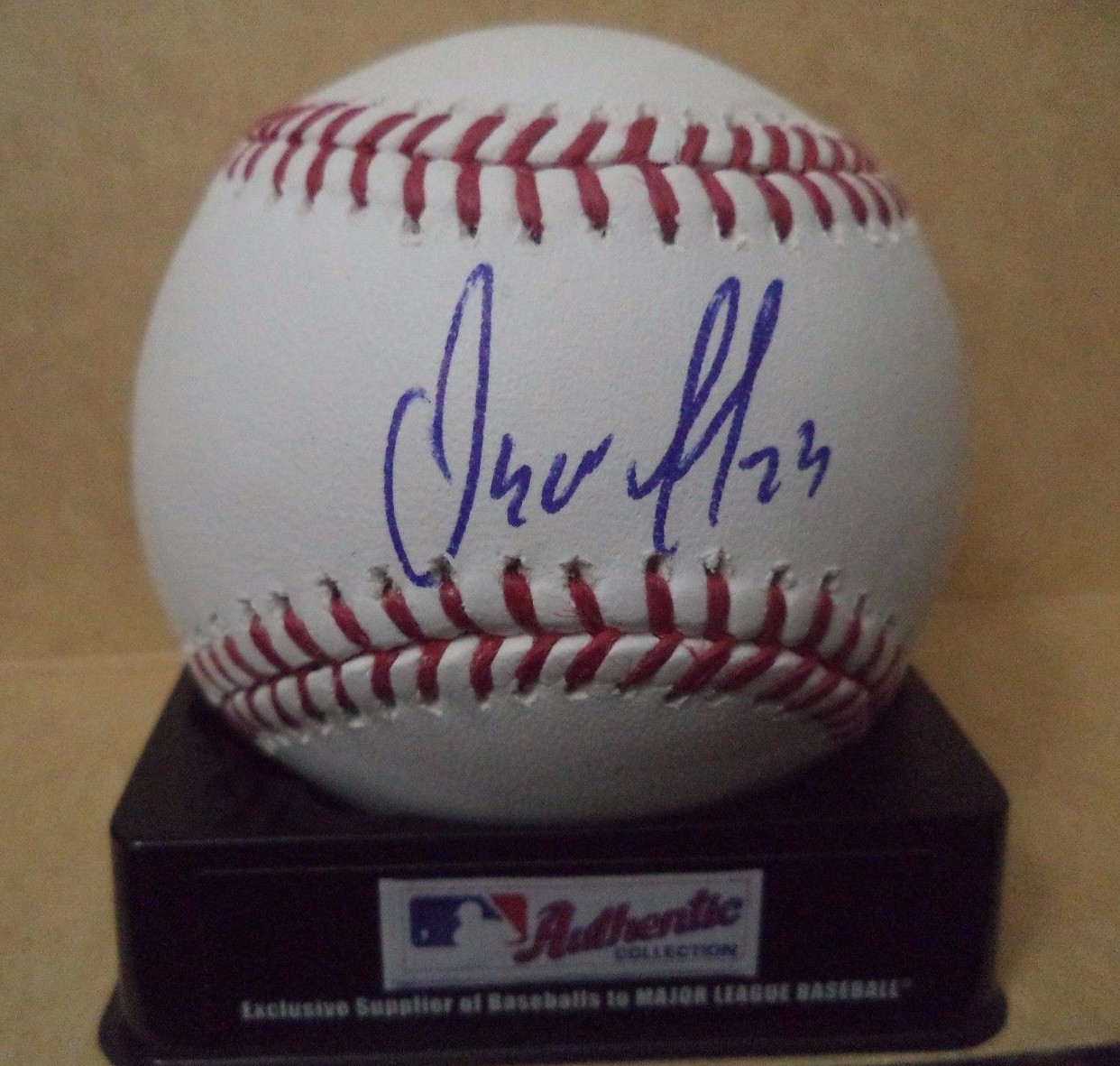 OSCAR HERNADEZ DIAMONDBACKS/VENEZUELA SIGNED AUTOGRAPHED M.L. BASEBALL W/COA
