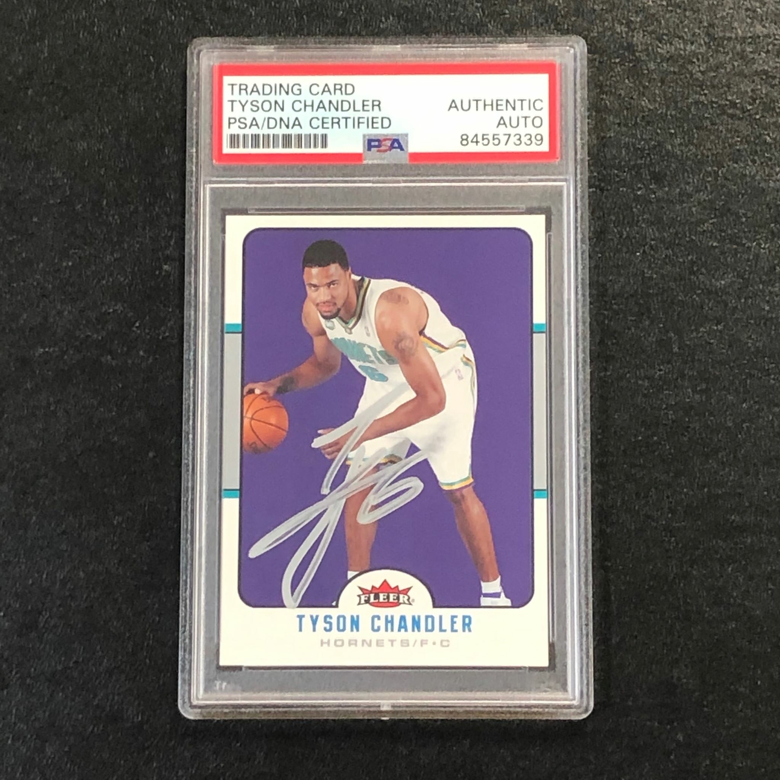2006-07 FLEER #21 Tyson Chandler Signed Card AUTO PSA Slabbed Hornets
