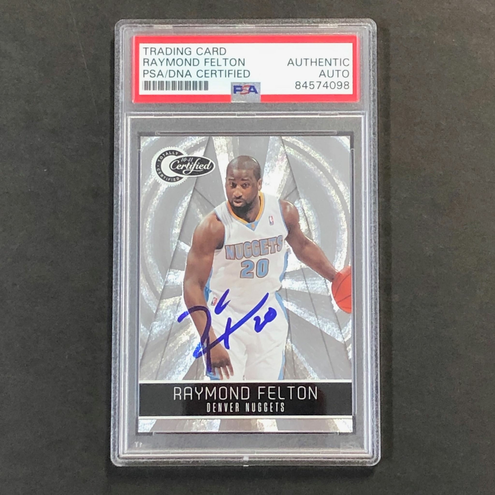 2010-11 Totally Certified #92 Raymond Felton Signed Card AUTO PSA/DNA Slabbed Nu