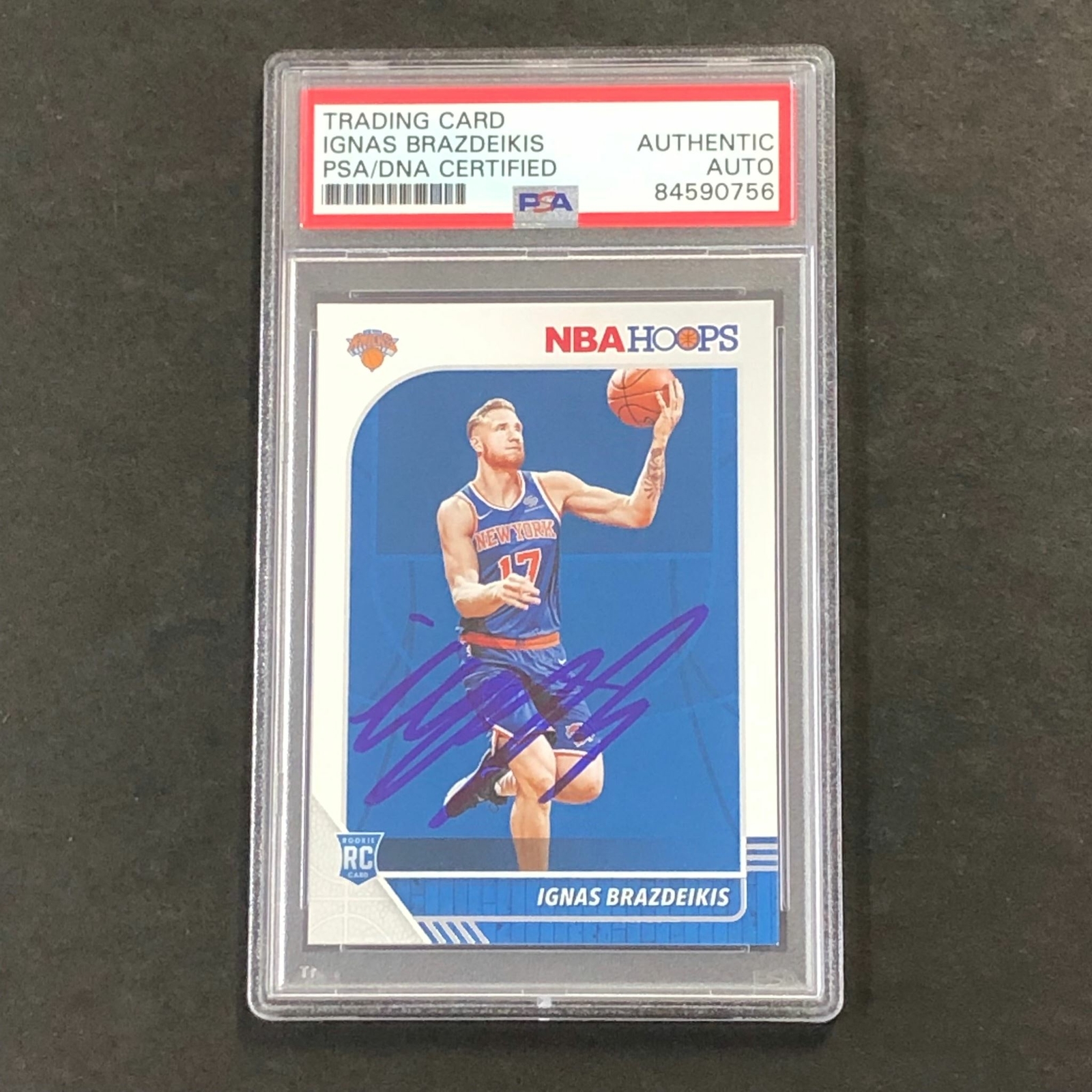 2019-20 NBA Hoops #235 Ignas Brazdeikis Signed AUTO PSA Slabbed RC Knicks