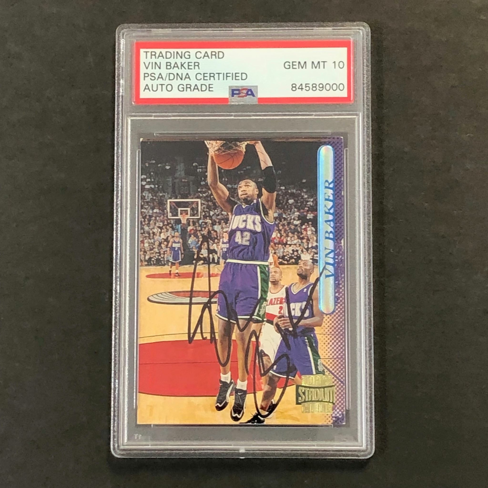 1997 TOPPS STADIUM CLUB #116 Vin Baker Signed Card AUTO 10 PSA/DNA Slabbed Bucks