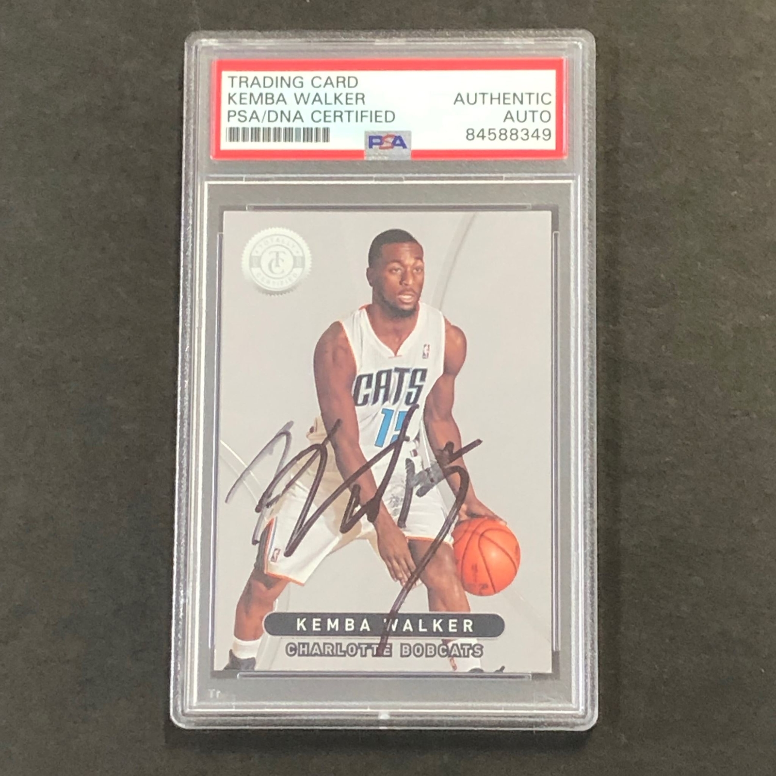 2012-13 Panini Totally Certified #216 Kemba Walker Signed Card AUTO PSA Slabbed