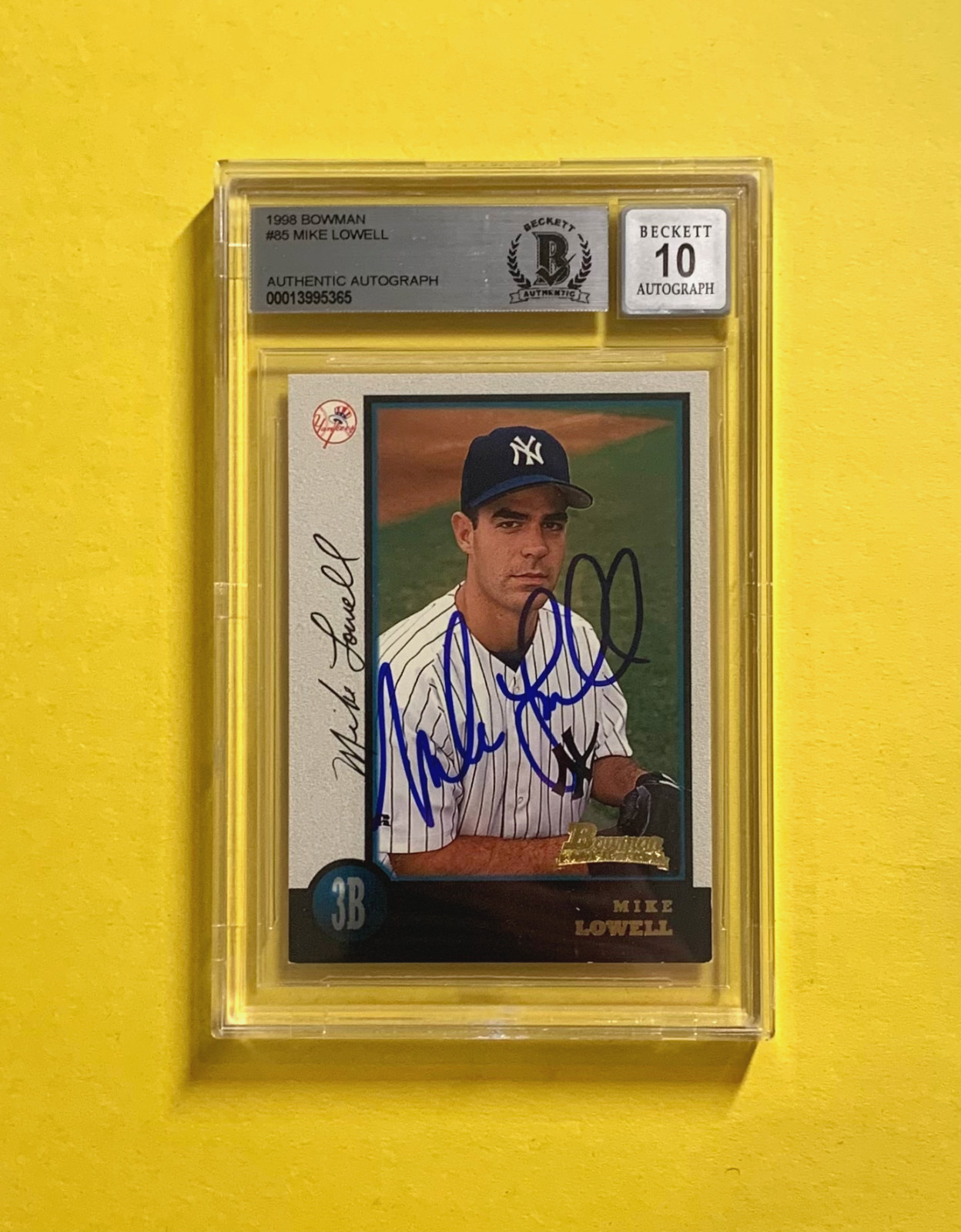 1996 BOWMAN MIKE LOWELL ROOKIE #85 SIGNED CARD BECKETT AUTH. AUTO 10 YANKEES
