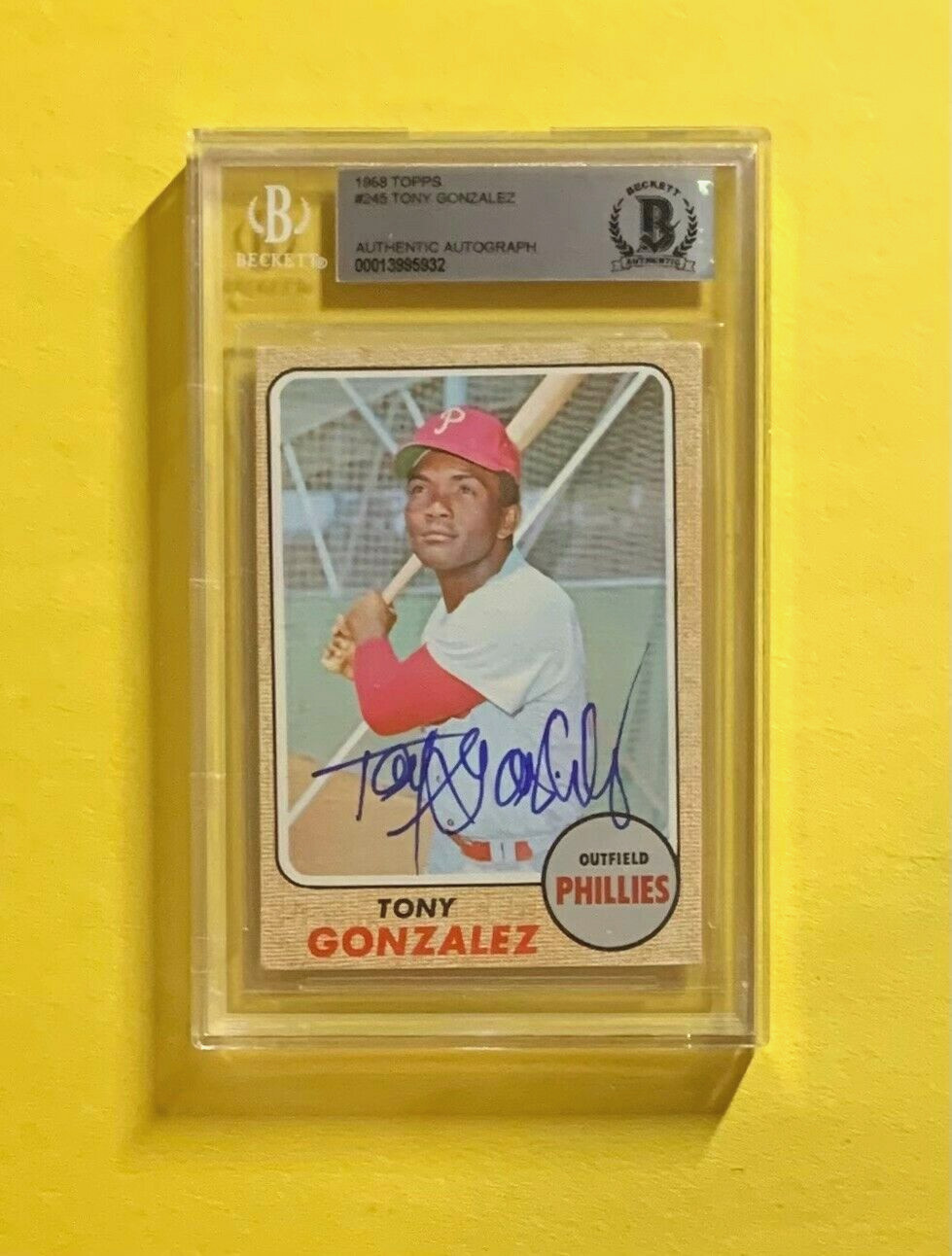 1968 TOPPS TONY GONZALEZ #245 AUTHENTIC AUTO BECKETT CERTIFIED PHILLIES