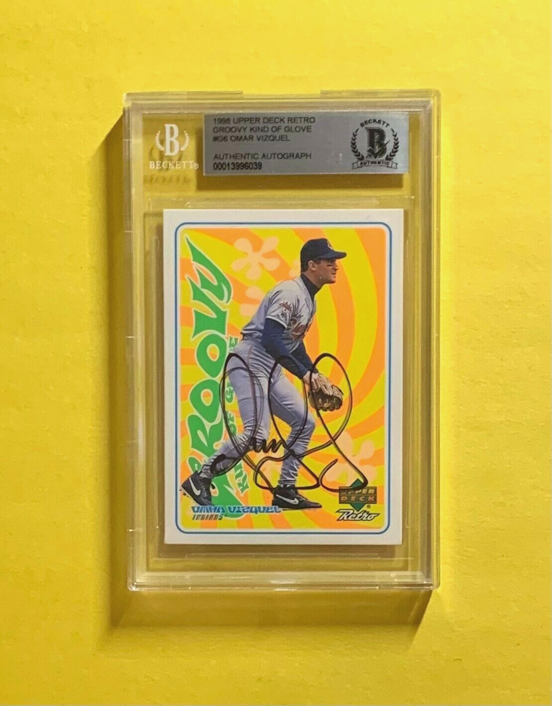1998 UPPER DECK RETRO OMAR VIZQUEL #G6 AUTHENTIC AUTO BECKETT CERTIFIED