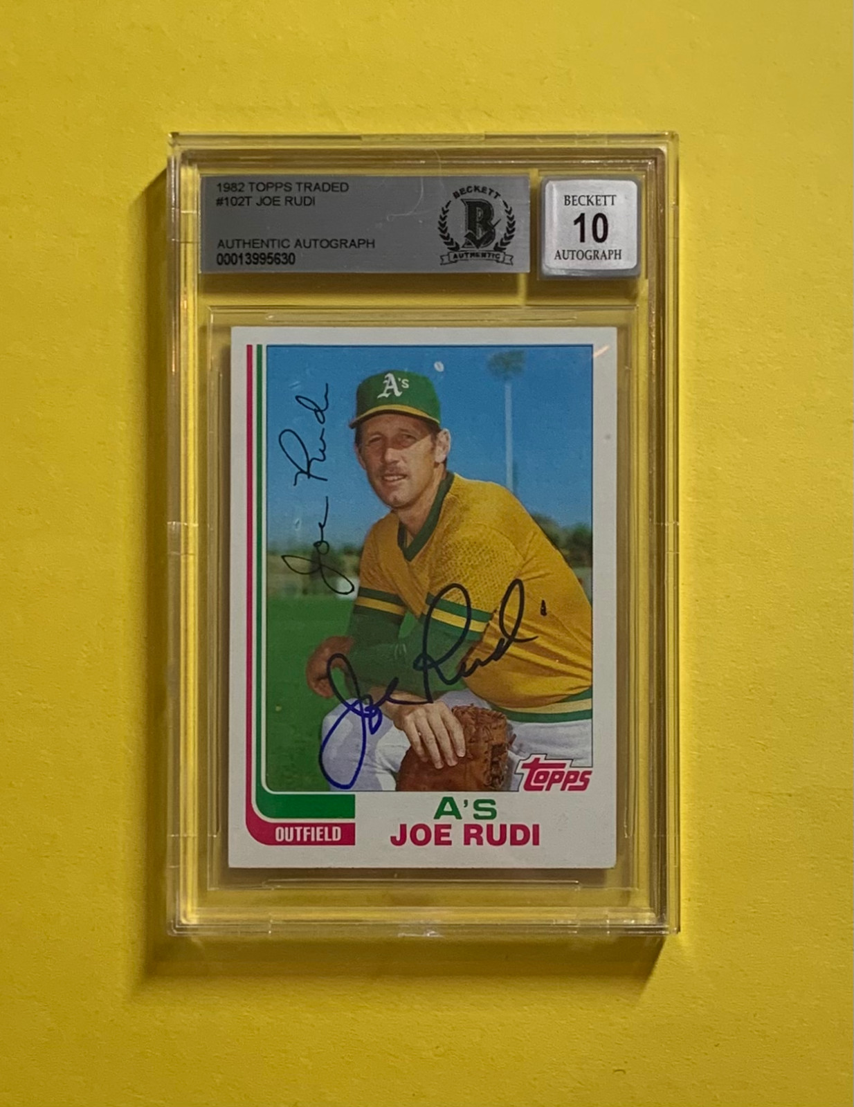 1982 TOPPS TRADED JOE RUDI #102T SIGNED CARD BECKETT AUTH. AUTO 10 ATHLETICS