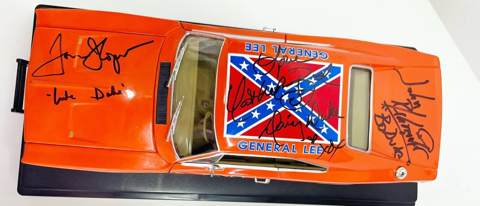 WOPAT BACH SCHNEIDER 1:18 Scale Signed Dukes of Hazzard Die Cast Car JSA 93123