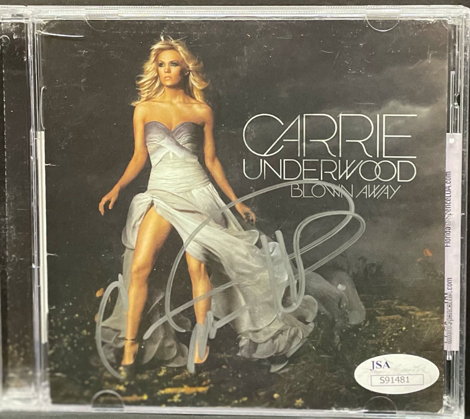 CARRIE UNDERWOOD SIGNED AUTOGRAPH “BLOWN AWAY” CD JSA COA COLLECTIBLE MEMORABILIA