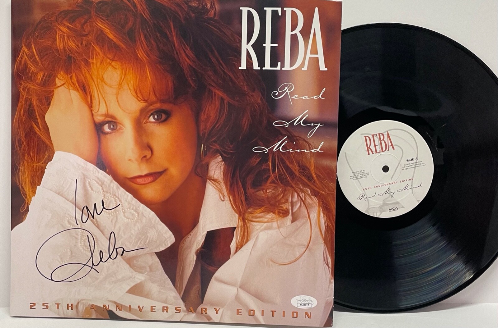 REBA MCENTIRE SIGNED BOX SET ALBUM “READ MY MIND” 25TH ANNIVERSARY COLLECTIBLE MEMORABILIA