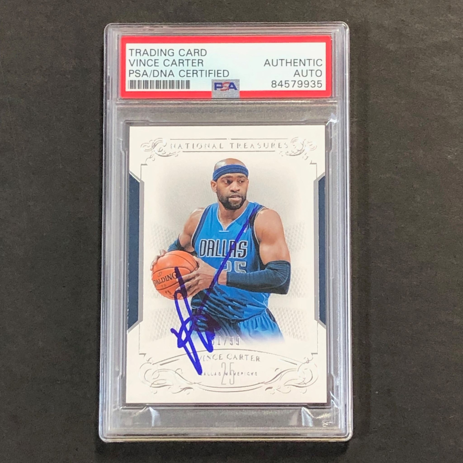 2013-14 Panini National Treasures #25 Vince Carter Signed Card AUTO PSA/DNA Slab