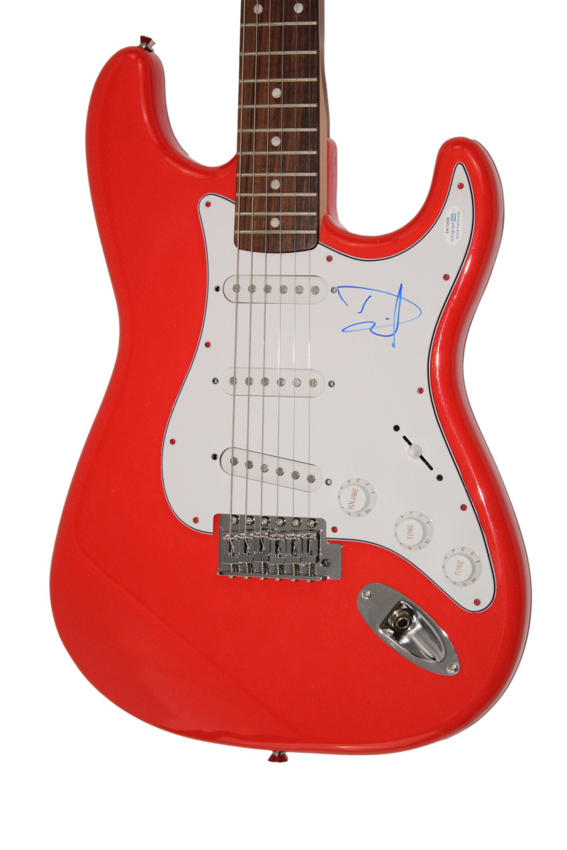 DAVE GROHL SIGNED AUTOGRAPH FULL SIZE FENDER ELECTRIC GUITAR . FOO FIGHTERS ACOA