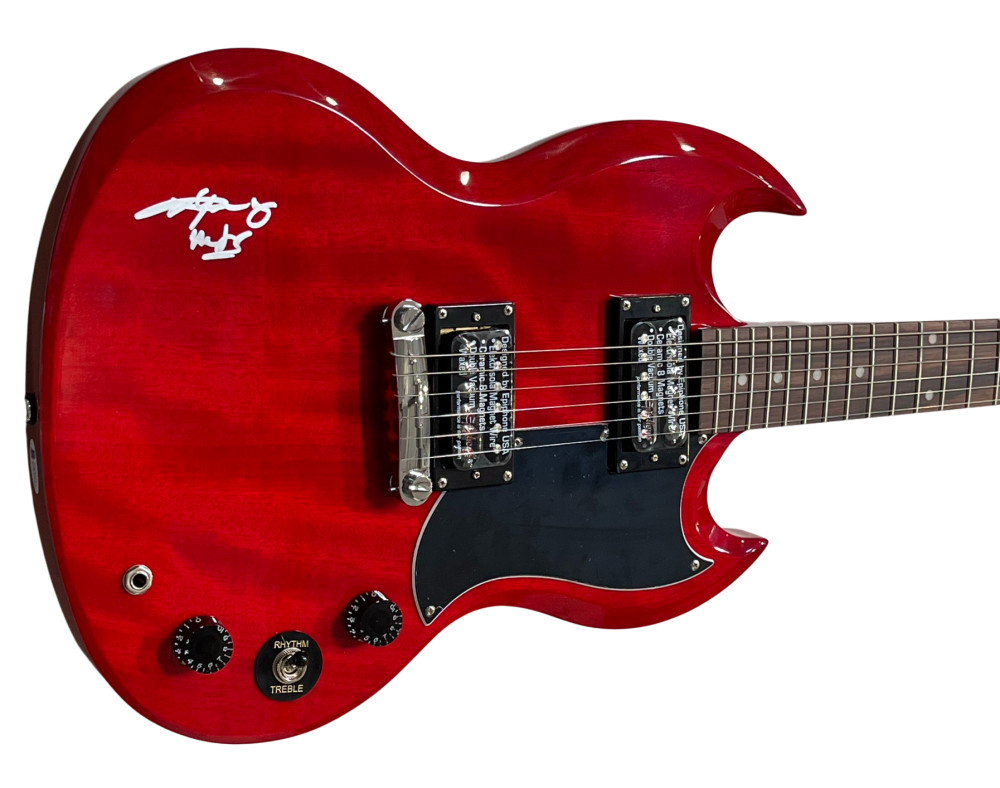 ANGUS YOUNG ACDC SIGNED FULL SIZE ELETRIC GUITAR SG EPIPHONE CHERRY PROOF BAS G COLLECTIBLE MEMORABILIA