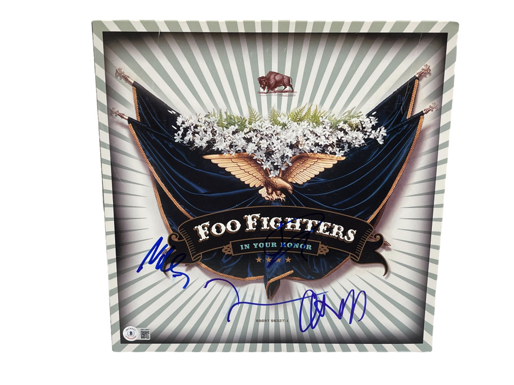 FOO FIGHTERS DAVE GROHL BAND SIGNED ALBUM AUTOGRAPH IN YOUR HONOR BECKETT LOA COLLECTIBLE MEMORABILIA