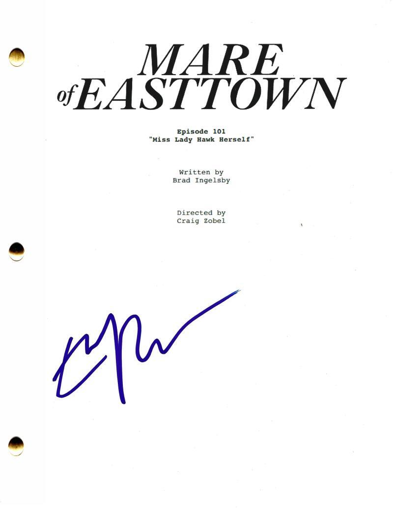 EVAN PETERS MARE OF EASTTOWN SIGNED PILOT SCRIPT AUTHENTIC AUTOGRAPH HOLOGRAM